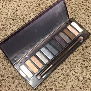Urban Decay Naked Smoky eyeshadow palette